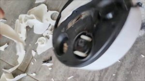 Уничтожение робота пылесоса. Робот пылесос сошел с ум?