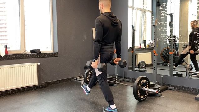 Выпады с гантелями. @fit_kold смотреть онлайн