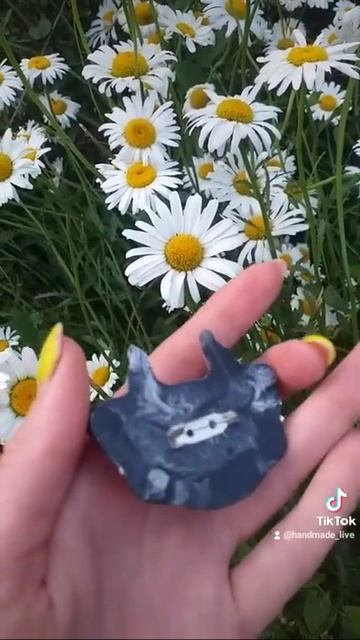 Брошь из эпоксидной смолы 🖤 смотреть онлайн