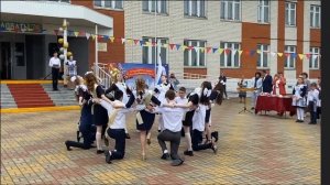 Танец на последний звонок.