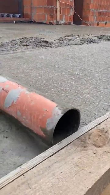 Укладка бетонной смеси монолитной плиты #строительст?