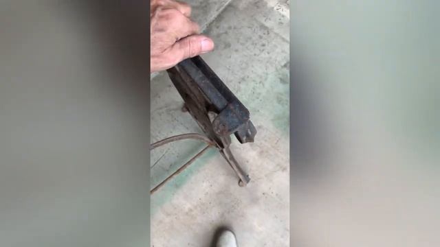 Столик из лиственницы и швейной машины