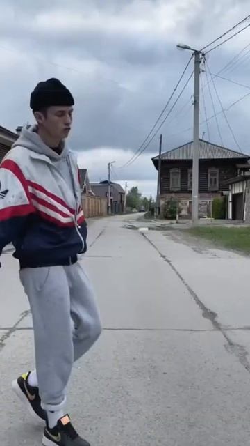 Брат защитил сестру❤️ у вас есть братья и сёстры? смотреть онлайн