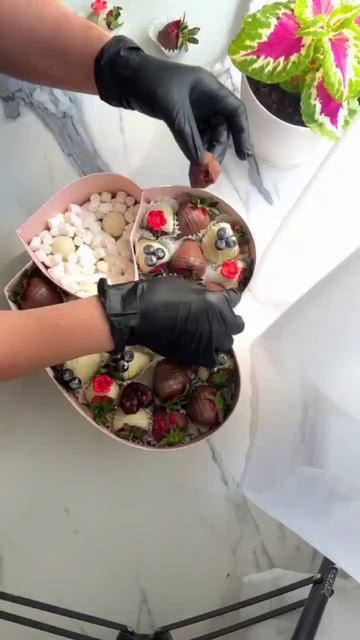 Клубника в шоколаде 🍓 что может быть вкуснее 😍 смотреть онлайн