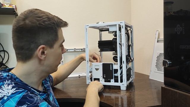 Mini-ITX корпус. Мини... ITX... | Thermaltake The Tower 100 смотреть онлайн