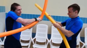 Роботы трансформеры и игры в аквапарке:  Акватим VS Оптимус Прайм - игры битвы