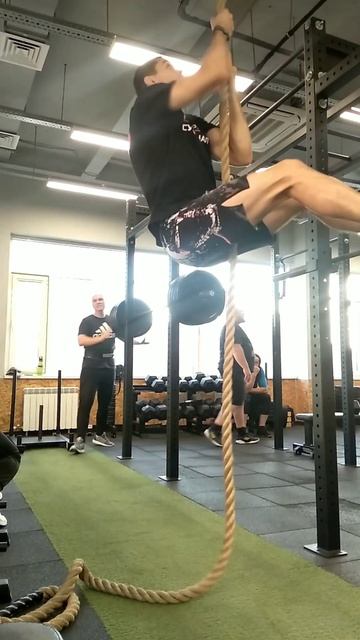 подъём по канату с уголком. развитие силы рук и пресса. смотреть онлайн