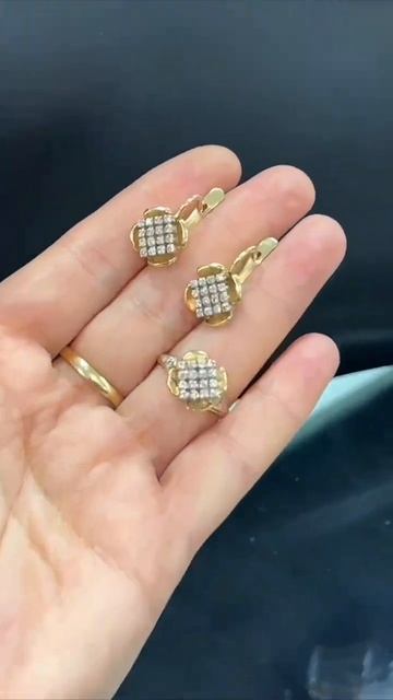 585 проба, вес 12.7гр💎Бриллианты 💎 Цена 103.000 RUДля заказа смотреть онлайн