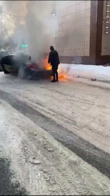 пожар в томске тц. Лента сгорела машина возле ленты. смотреть онлайн