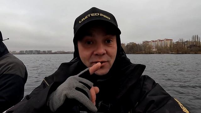 Щука активно жрет перед зимой. Разловил SHIMANO World Shaula зу?