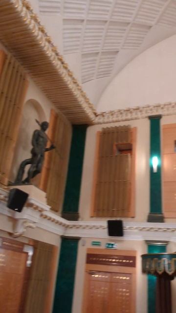 Это просто обычный кинотеатр в СПб за 200р билет смотреть онлайн