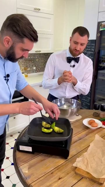 Вкуснейший завтрак с авокадо на гриле смотреть онлайн