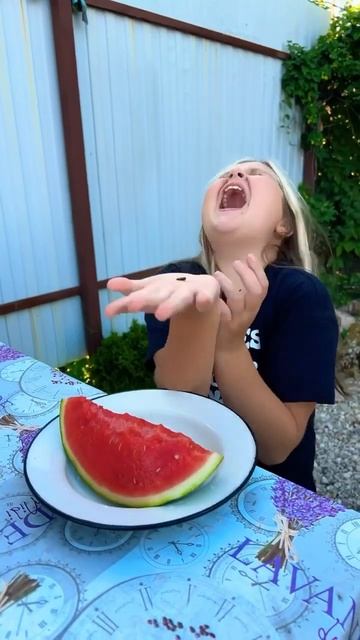 Фу как это можно есть 😡Смотри мой клип МоЯ Кошка на ка смотреть онлайн