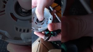 Как поменять втулки в моторе кухонной вытяжки своими ?