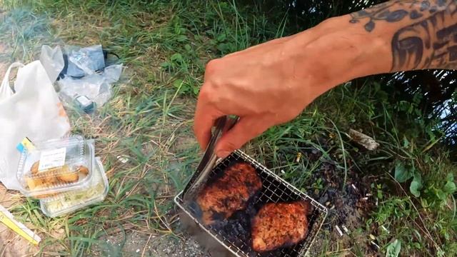 ОДИНОЧНЫЙ ПОХОД НА РЫБАЛКУ - ГОТОВЛЮ СТЕЙК НА ПОХОДНОМ