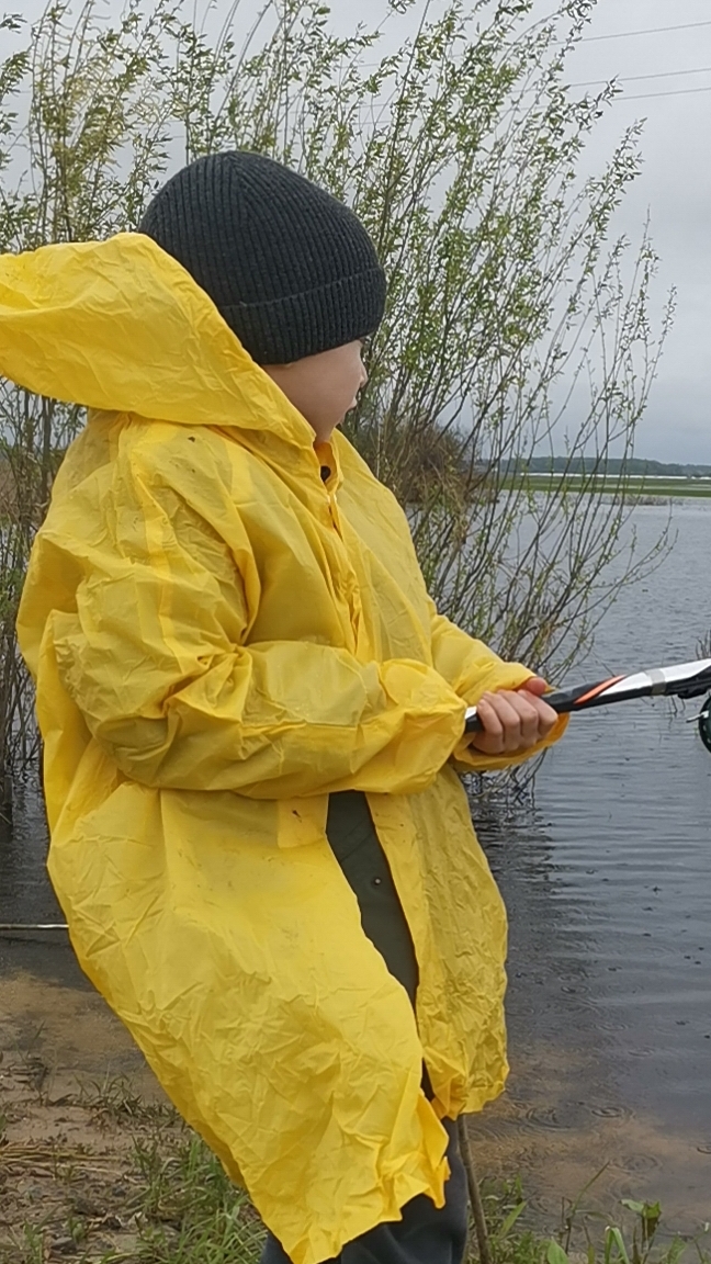 Рыбалка в майский дождь