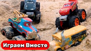 Машинки из мультиков 🚗 Молния Маккуин и грузовики в песочнице ! Видео для детей