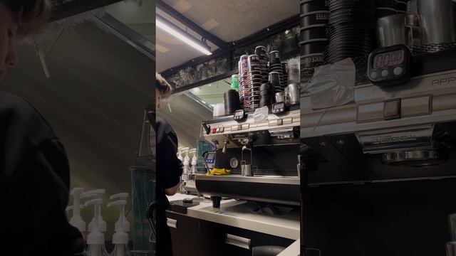 Начал работать баристой #barista #coffee #бариста #кофе смотреть онлайн