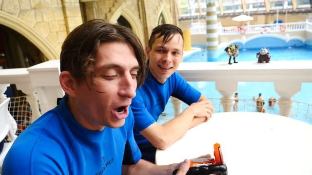 Роботы Трансформеры в Аквапарке - Как Акватим прогнать Мегатрона? - Видео игры битвы в шоу для детей смотреть онлайн