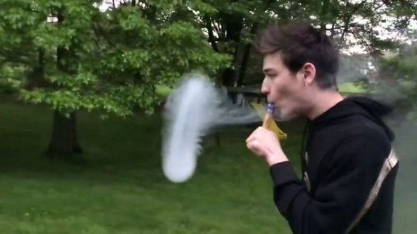 Что творит этот парень???Трюки с вейпом