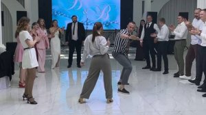 Гости разорвали танцпол танцами! Тамада в шоке