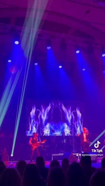 Самое главное-наслаждаться жизнью и быть счастливым.Э смотреть онлайн