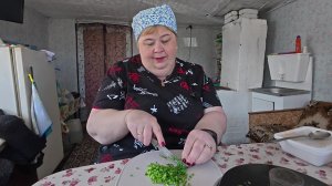 Новые жильцы  заняли своё  место на даче. Мелочь посадили.