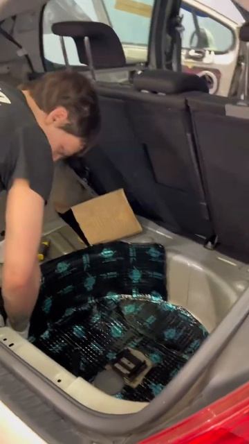 Течь воды в салоне! Как убрать? #вода #течь #пежо #шумоиз смотреть онлайн