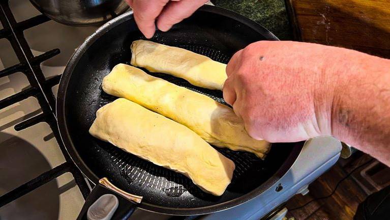 Это круче чем беляши и чебуреки Муж берет на работу дети в школу на перекус Мало смотреть онлайн