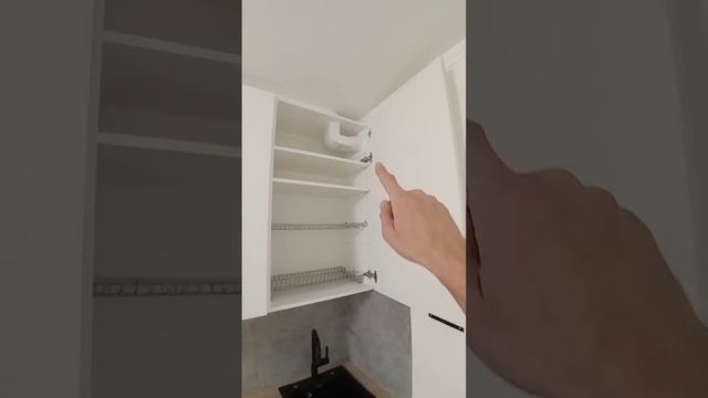 Вытяжка в кухне. Трудный доступ. смотреть онлайн