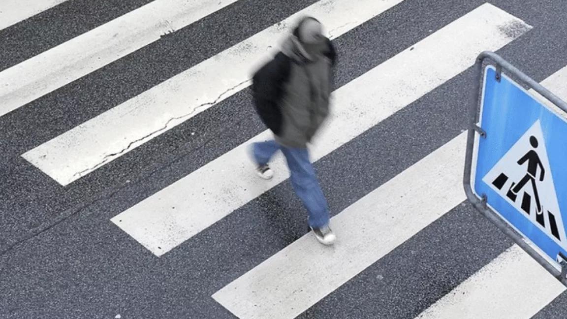 Можно ли продолжать движение сразу после того, как пешеход прошел часть перехода смотреть онлайн