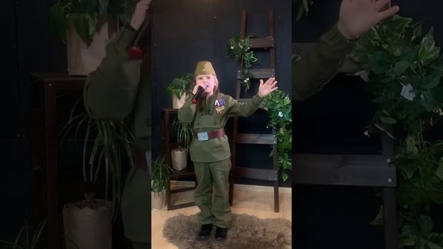 Таисия Воронец «Идёт солдат по городу» смотреть онлайн