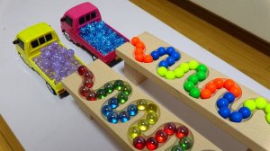 КАТАЕМ ШАРИКИ С ГОРКИ СПЕЦТЕХНИКА ДЛЯ ДЕТЕЙ ДЕТСКИЙ КАНАЛ ИГРАЛКИ-ЗАЛИПАЛКИ