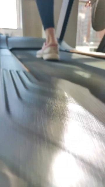 Бег на беговой дорожке Fitness24 Просвещения смотреть онлайн