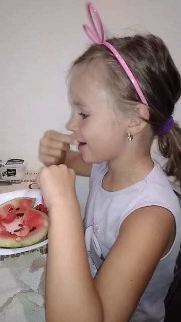 Злата ест арбуз смотреть онлайн