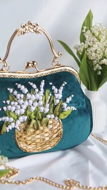Сумочка "Ландыши". Цена: 12 000₽ #шитье #handmade #вышивка #рук? смотреть онлайн