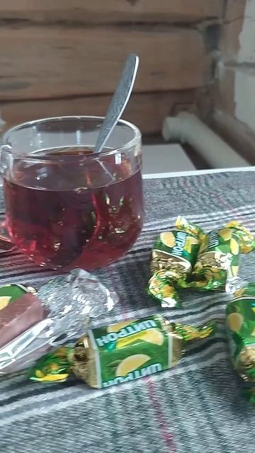 когда мама любит к чаю #конфеты как любят #бабушки 😂🤣 смотреть онлайн