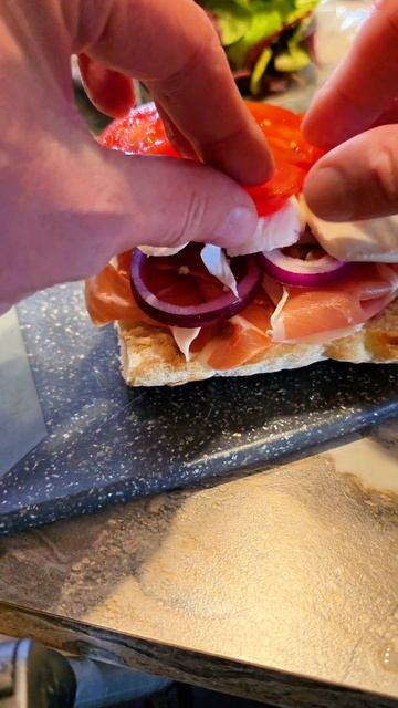 Пока один в Болгарии. смотреть онлайн