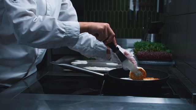 Идеальные сырники из заморозки — хрустящие снаружи, нежные внутри! 🧀 смотреть онлайн