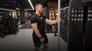Бицепс по 1 руке в кроссовере, техника выполнения упра?