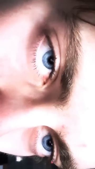 Как мне нравится голубой цвет глаз 💙 смотреть онлайн