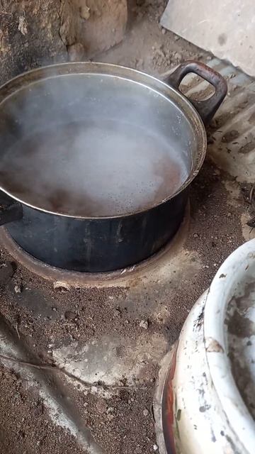 Чайник уже парит, на гречке появились пузырьки и пена 1