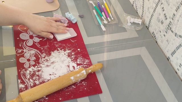 оформление детского торта с метриками из мастики/биск смотреть онлайн