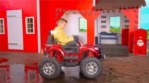 История игрушечной машинки Monster Truck для детей - Они учатся мыть машины