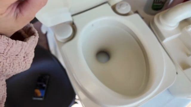 Биотуалет LUPMEX 79126 - самая нужная вещь для дачников