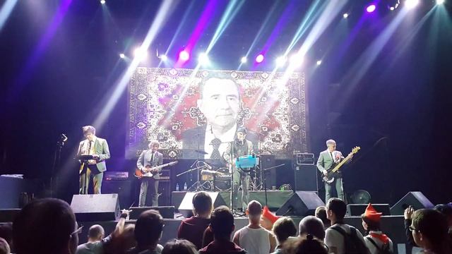 ГРОМЫКА - Марья Петровна идёт за селёдочкой (Live) смотреть онлайн