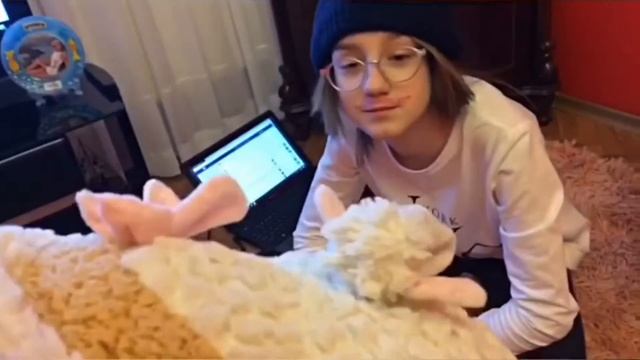 Типы девушек на 8 марта с Катей смотреть онлайн