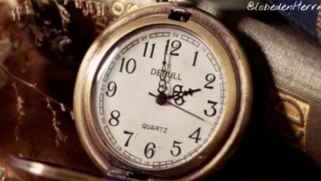 Бьют часы на стене