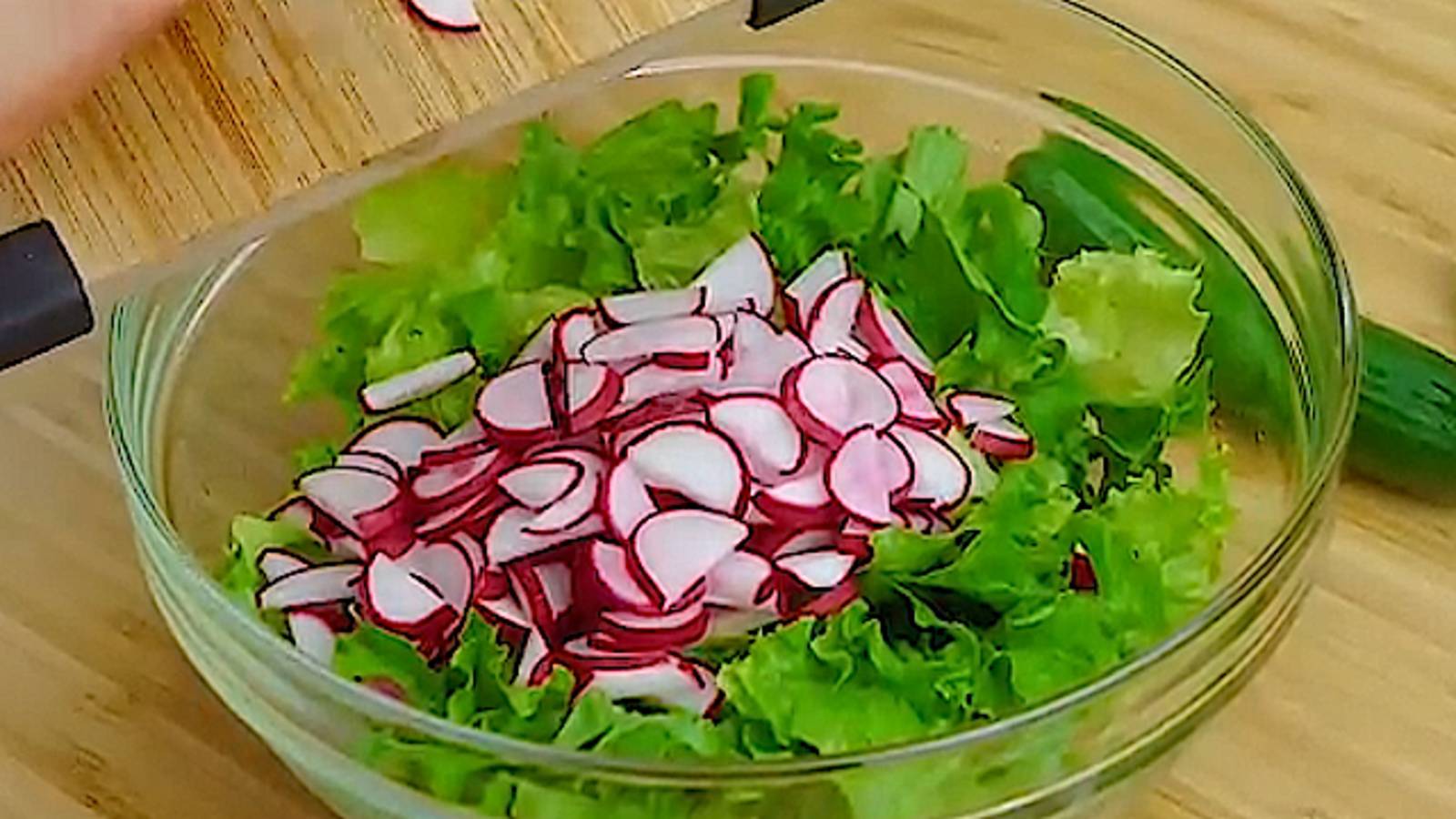 Такой салат съедят за минуту, очень вкусный и простой в приготовлении. Потрясающе вкусный салат из р