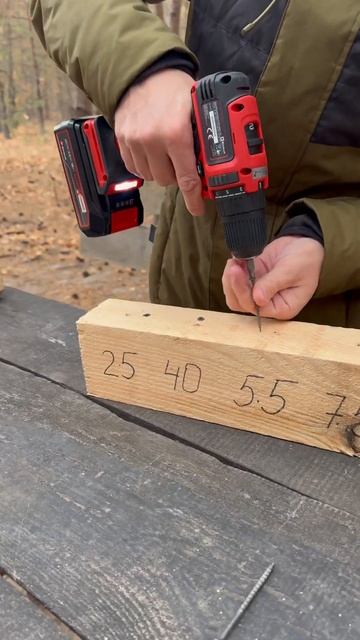 Потужний малюк шуруповерт Einhell TE-CD 18/40 Li BL смотреть онлайн